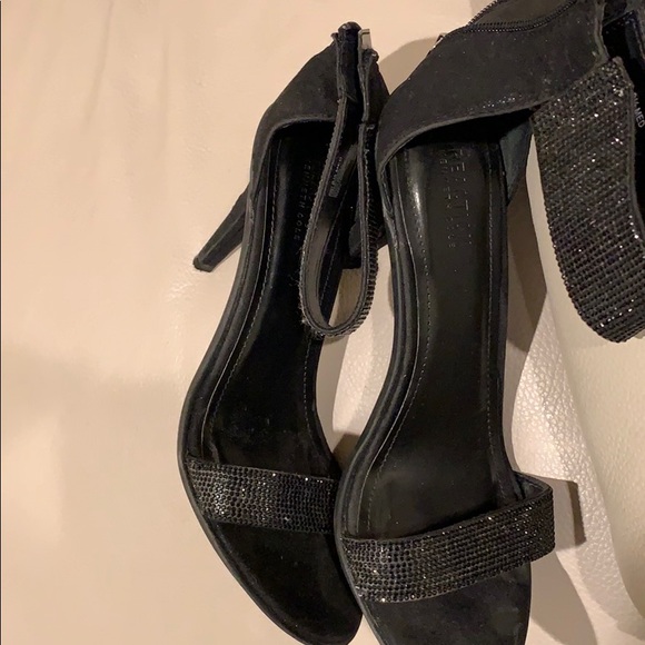 Shoes - Picture 1 of 4